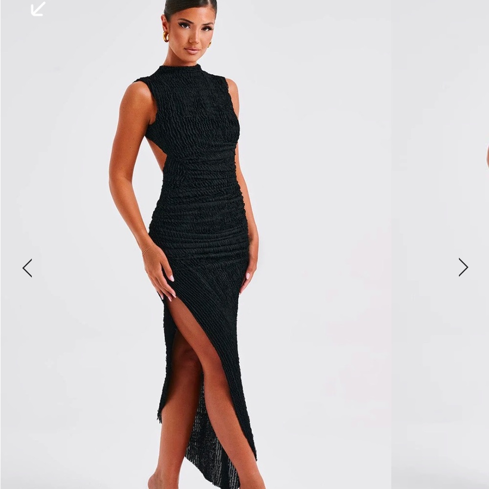 Elegant Black Sleeveless Dress - Picture 4 of 4